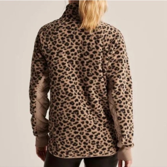 Abercrombie & Fitch Leopard Pullover Fleece Size Small EUC - Picture 2 of 6